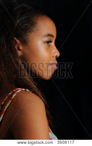 Perfil de niña africana