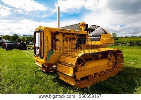 Vintage Caterpillar D2 Tractor Unit  On Show At The Fife Vintage Agricultural Vehicle Show, Cupar, F