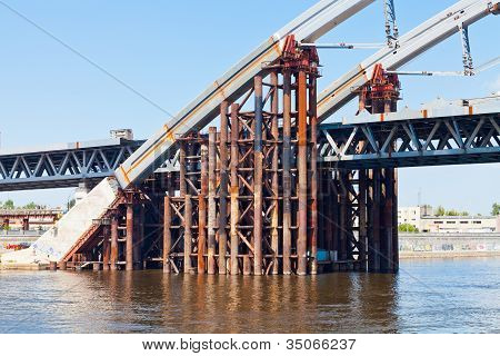Ponte metallico sul fiume Dnepr