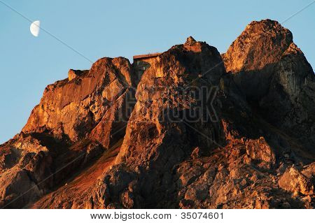 Sunsrise alpesi táj-Békás-szoros, Románia, Európa