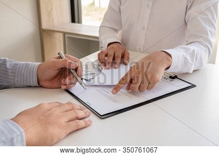 The Business Owner Personally Signed The Deal, Closing The Deal By Accepting Bribes. The Idea Of ​​c