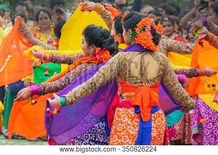 Kolkata, India- 1st March 2018: Girl Dancers,dressed In Colourful Sari (traditional Indian Dress) An