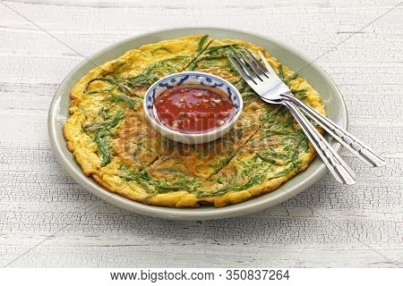 Kai Jeow Cha Om, , Thai omelette with acacia leaves