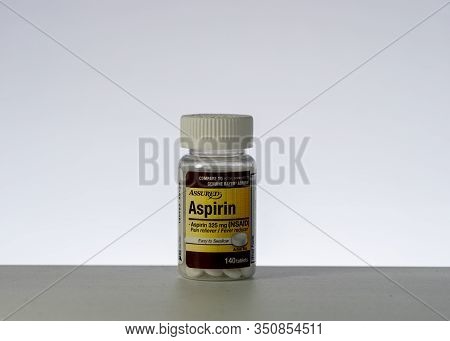 Davis, Ca, 09 February, 2020.. Bottle Of Aspirin With Easy-to-open Arthritis Cap Against White Backg