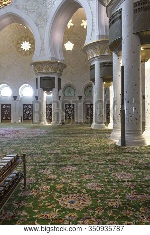 Abu Dhabi, Uae - December 28 2017: Majestic Interiors Of The Great Mosque Of Abu Dhabi