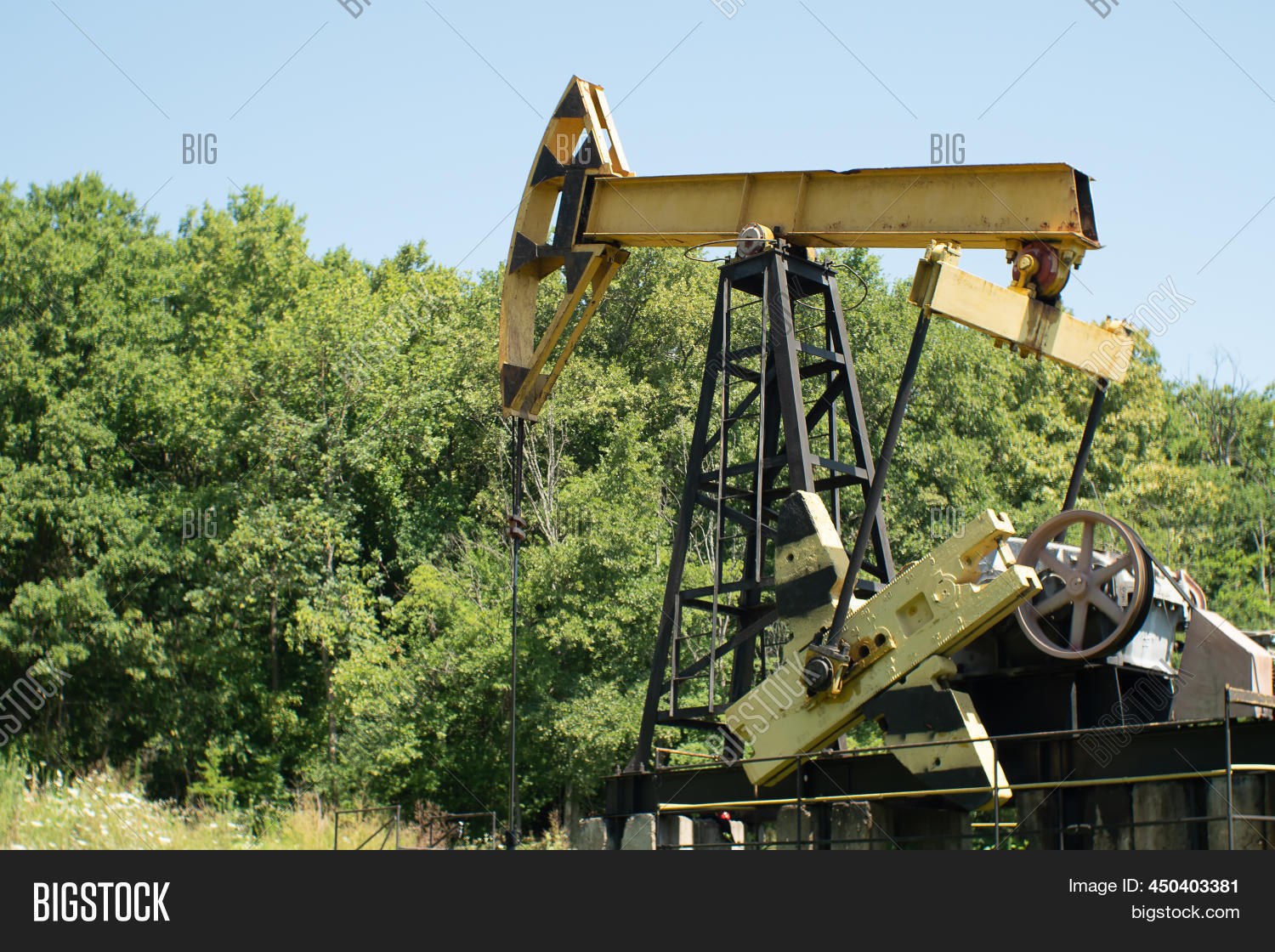 Old Oil Rig Pumping Image & Photo (Free Trial) | Bigstock