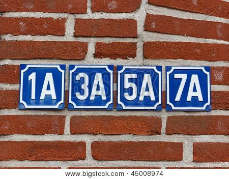 Numeri civici su parete