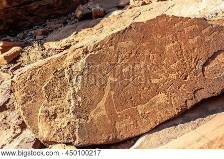 Detail Of The Prehistoric Rock Paintings Of The San People In Western Namibia, Near Twyfelfontein.