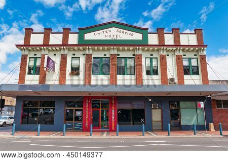 Cessnock, Nsw, Australia - March 10, 2018: Vine Valley Inn In The Historic Building Of The Former Un