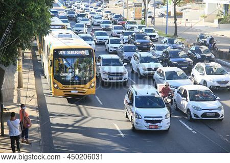 Salvador, Bahia, Brazil - February 8, 2022: Vehicles In Traffic Jam On Avenida Tacredo Neves In The 