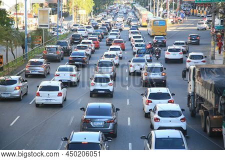 Salvador, Bahia, Brazil - February 8, 2022: Vehicles In Traffic Jam On Avenida Tacredo Neves In The 