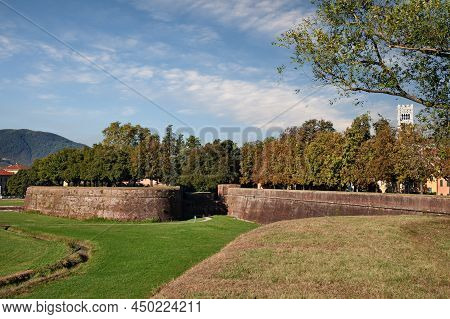 Lucca, Tuscany, Italy: The Public Park And The Ancient City Walls Surrounding The Medieval Old Town 
