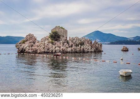 Picturesque Summer View Of Adriatic Sea Coast In Budva Riviera Near Przno Village. Cozy Beach And Bu
