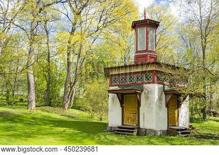 Emperor's Outhouse, Traskanda Manor (aurora Park), Espoo, Finland