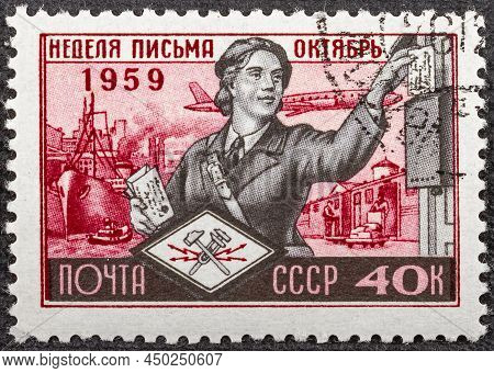 Russia - Circa 1959: Stamp Printed In Ussr Russia Shows Woman Letter Carrier, Series International L
