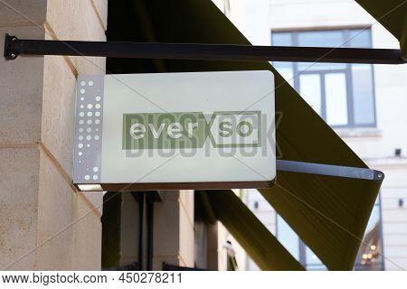 Bordeaux , Aquitaine  France - 02 28 2022 : Ever So Brand Text And Logo Sign Front Of Store Street S