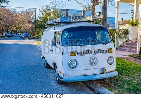 New Orleans, La - February 28: Working Vintage Volkswagen Minivan With Ladders On Top Parked In Upto