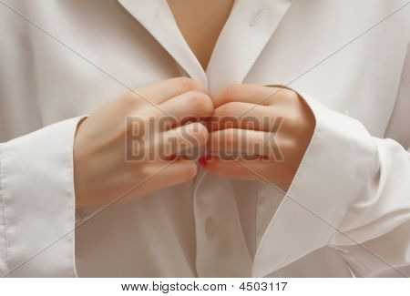 젊은 여자 축구 Unbuttoning