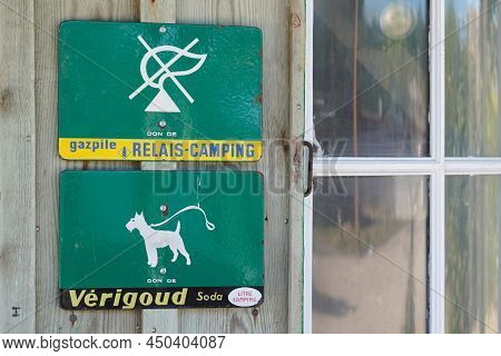 Bordeaux , Aquitaine  France - 02 28 2022 : Verigoud Soda Logo Brand Text On Panel Dog On Leash Proh