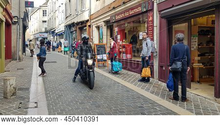 Chartres, France - April 04, 2020: People In The Street Respecting The Social Distance Rulles Are Wa