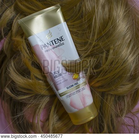 March 06, 2022 Ukraine, The City Of Kyiv Shampoo Pantene, On The Background