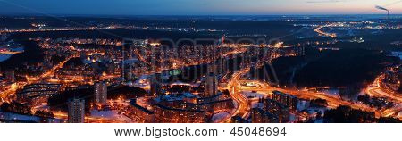 Veduta aerea di notte città di Vilnius