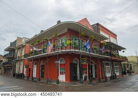 New Orleans - Jun. 1, 2017: Deja Vu Restaurant In A Historic Building On 400 Dauphine Street At Cont