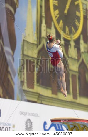 Mosca, RUSSIA - 20 aprile: Noel van Klaveren, Paesi Bassi esegue vault in finale della 5a Europea