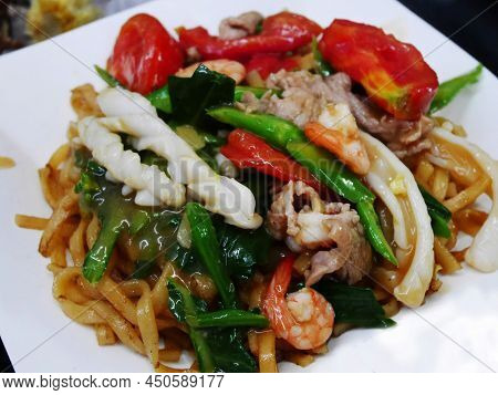 Traditional Local Chinese Food Fried Hokkien Noodles With Seafood And Vegetables For Served Guest Cu