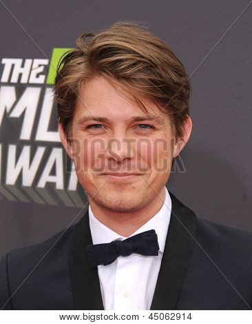 LOS ANGELES - APR 14: Taylor Hanson anländer till Mtv Movie Awards 2013 på 14 April 2013 i Culv