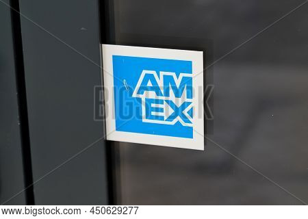 Bordeaux , Aquitaine  France - 03 07 2022 : Amex American Express Logo Brand And Sign Text On Window