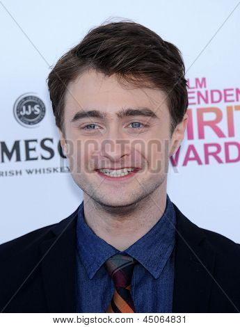 LOS ANGELES - únor 23: Daniel Radcliffe přijíždí do filmu nezávislého ducha Awards 2013 v úno