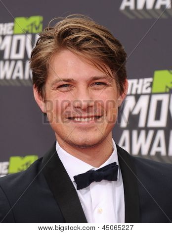 LOS ANGELES - APR 14: Taylor Hanson anländer till Mtv Movie Awards 2013 på 14 April 2013 i Culv