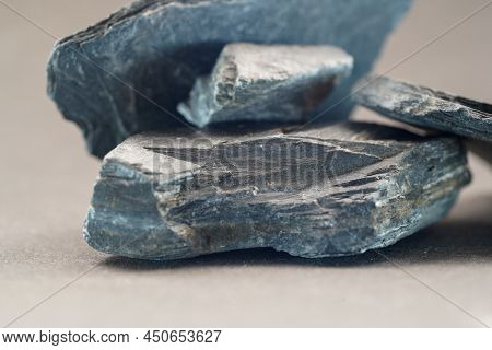 Slate, Stone Splinters, Wood Splinters, Shingle Is A Collective Term For Different Tectonically Defo
