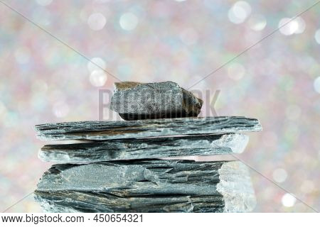 Slate, Stone Splinters, Wood Splinters, Shingle Is A Collective Term For Different Tectonically Defo
