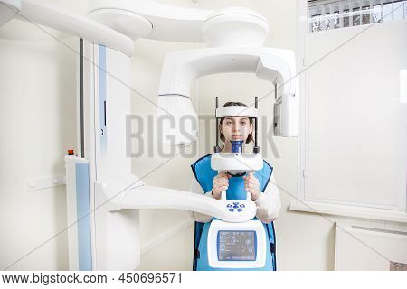 A Girl Makes A Panoramic Rengen. Health Care Concept. Vertical Photo.