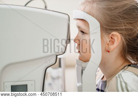 Examination Of The Girl On The Corneo Topographer.modern Clinic