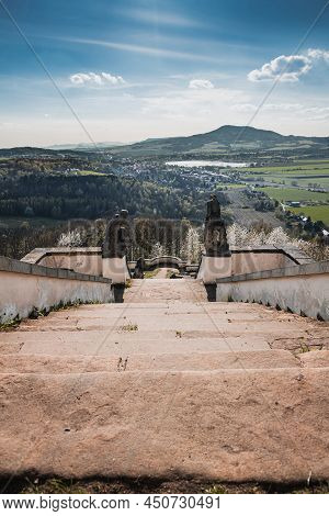 Calvary - Ostre