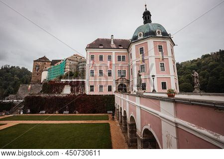 Chateau And Castle Becov Nad Teplou