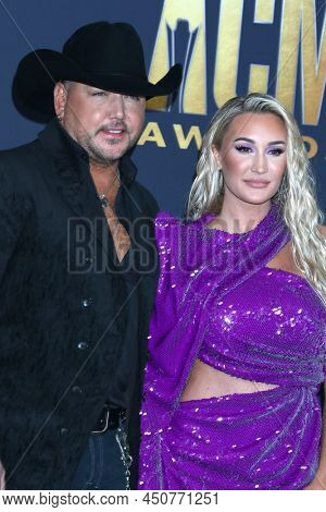 LAS VEGAS - MAR 7:  Jason Aldean, Brittany Kerr at the 2022 Academy of Country Music Awards  Arrivals at Allegient Stadium on March 7, 2022  in Las Vegas, NV