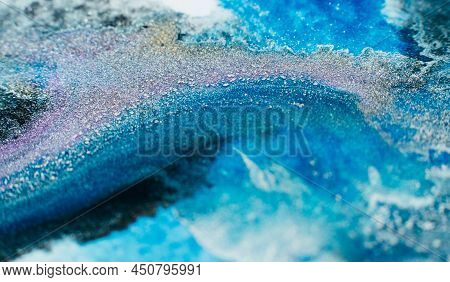 Ink Blend. Artistic Hobby. Colorful Abstract Bakgrund. Purple Blue Glitter Paints Mix