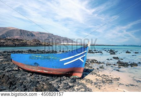 Caleton Blanco Beach, Orzola, Lanzarote, Canary Islands, Spain, Ship Stranded In Lava