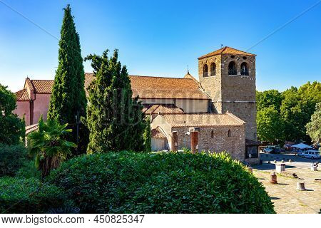 Cattedrale Di San Giusto Martire Cathedral Garden