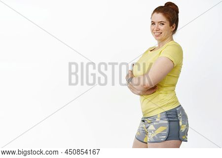 Portrait Of Smiling Pluz Size Girl Cross Arms On Chest, Wearing Sport Clothing, Workout In Gym, Stan
