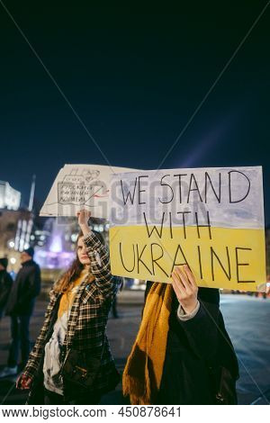 Trafalgar Square, London | Uk -  2022.03.07: Ukrainian People Protest, Thousands Gather To Demand To