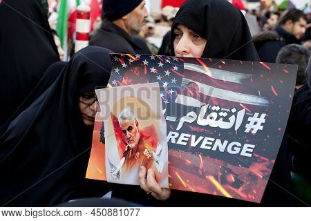 Funeral Of Qassem Suleimani Assassinated By American Drones, Qasem Soleimani Was An Iranian Major Ge