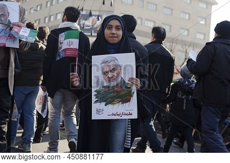 Funeral Of Qassem Suleimani Assassinated By American Drones, Qasem Soleimani Was An Iranian Major Ge
