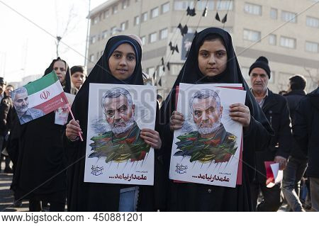Funeral Of Qassem Suleimani Assassinated By American Drones, Qasem Soleimani Was An Iranian Major Ge