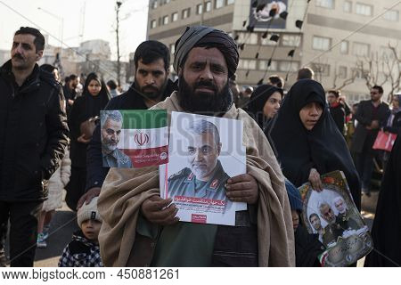 Funeral Of Qassem Suleimani Assassinated By American Drones, Qasem Soleimani Was An Iranian Major Ge