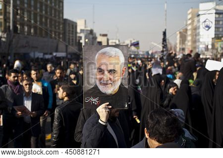 Funeral Of Qassem Suleimani Assassinated By American Drones, Qasem Soleimani Was An Iranian Major Ge